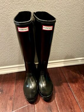 Hunter Original Tall Glossy Black Rain Boots w/ expandable calf